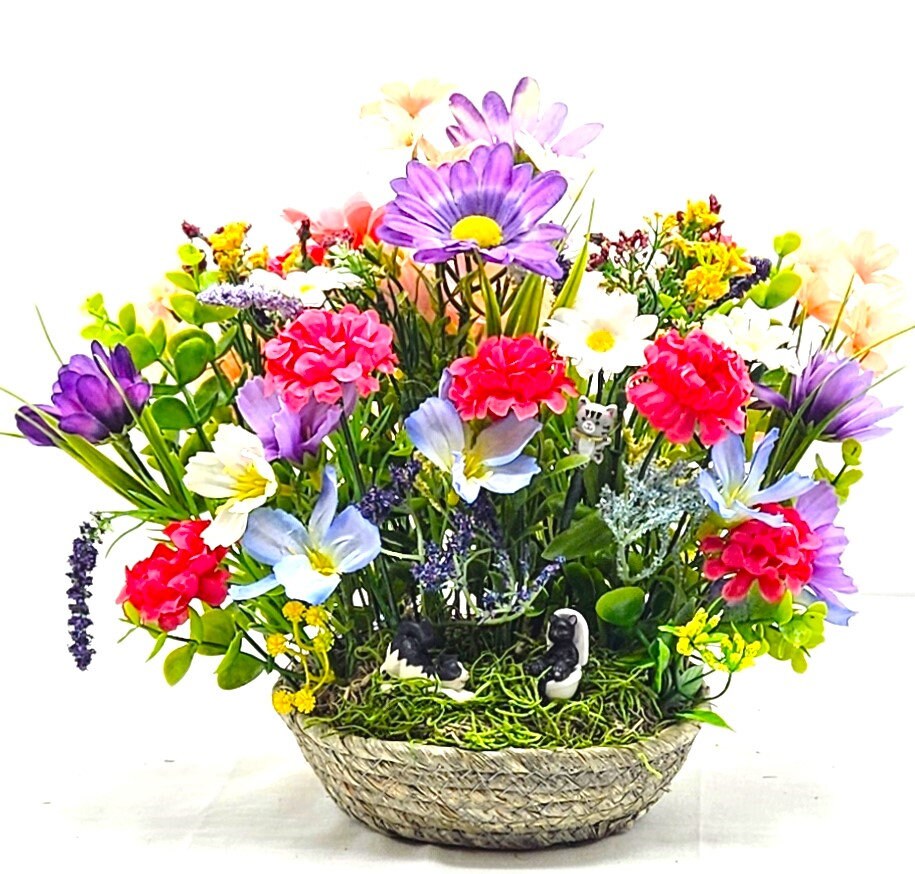 Cat Lover Flower Arrangement, Whimsical Potty Trained Cat Floral Arrangement - Unique Cat Lover Decor, Potty Train Your Cat Centerpiece