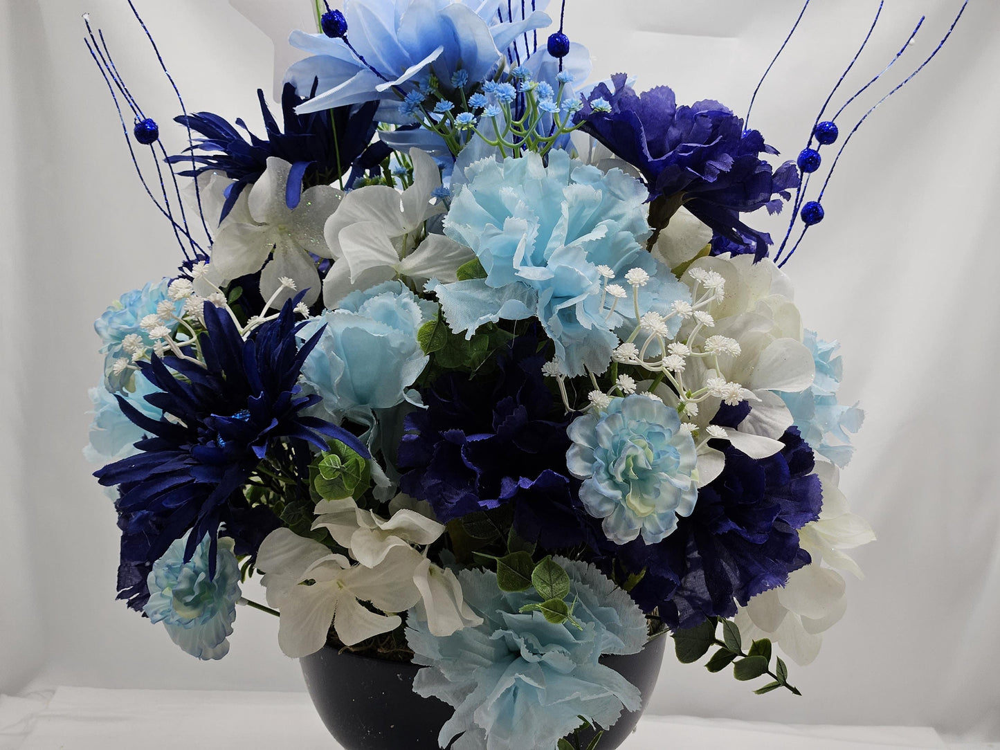 Blue Blossom Graduation Decor - Dark Blue Centerpiece with Raccoon Card Holder, Ideal for Graduate Gifting