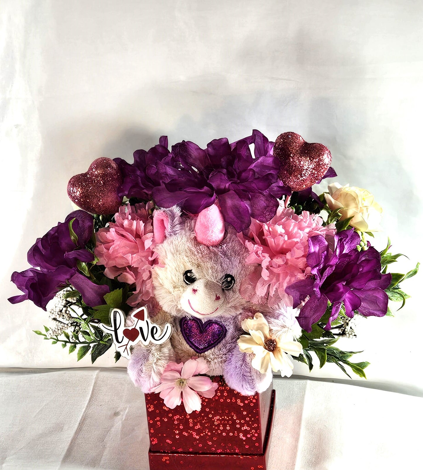 Romantic Unicorn  Gift, Love Gift Unicorn Lover, Sweetheart Flowers with Unicorn in Red Gift Box