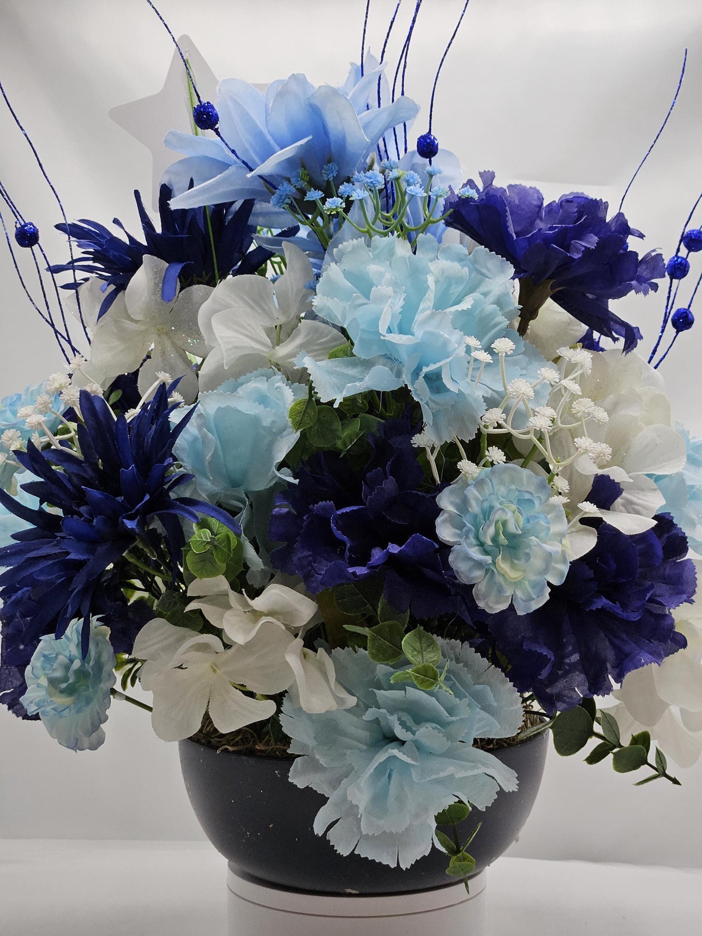 Blue Blossom Graduation Decor - Dark Blue Centerpiece with Raccoon Card Holder, Ideal for Graduate Gifting
