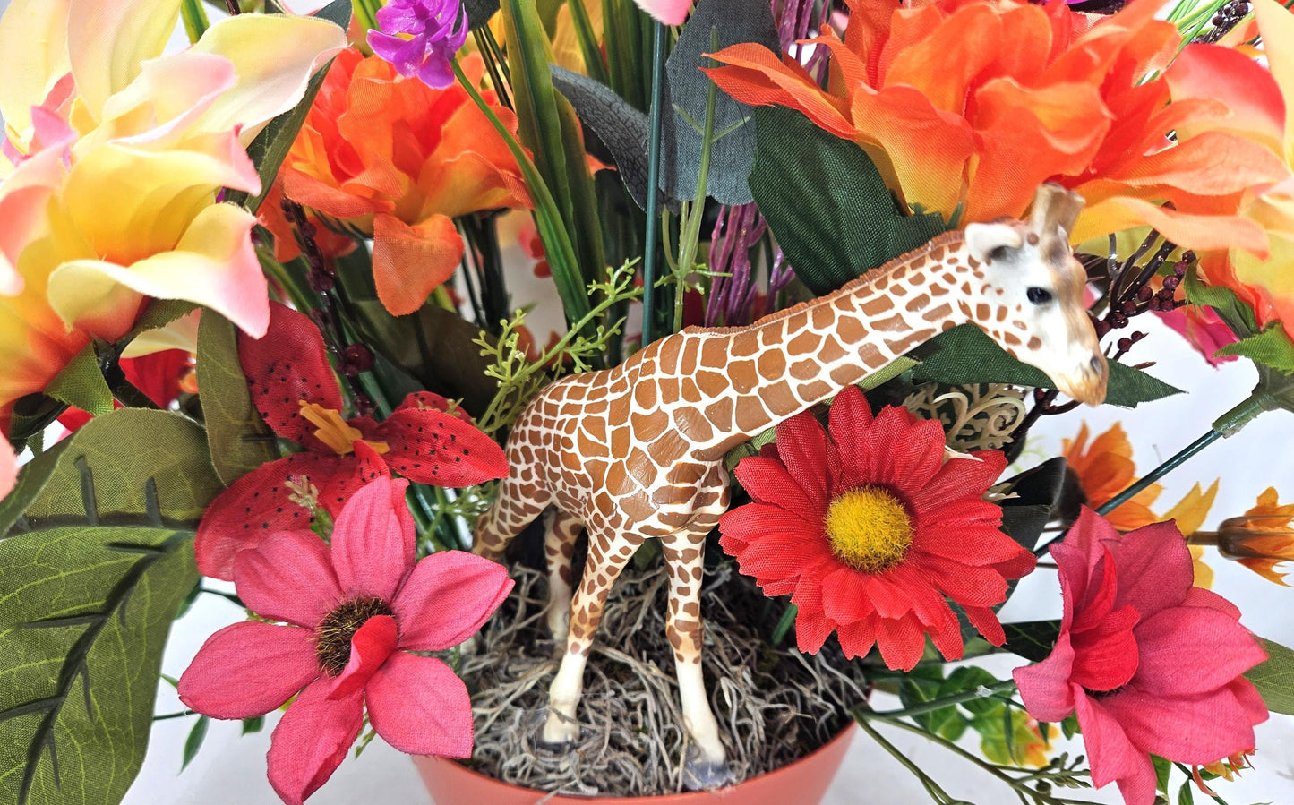 Giraffee Lovers Exquisite/Unique Flower Centerpieces, 2 Options/Modern with Pink Theme/Realistic with Yellows/Dahlias/Daisies/Wildflowers
