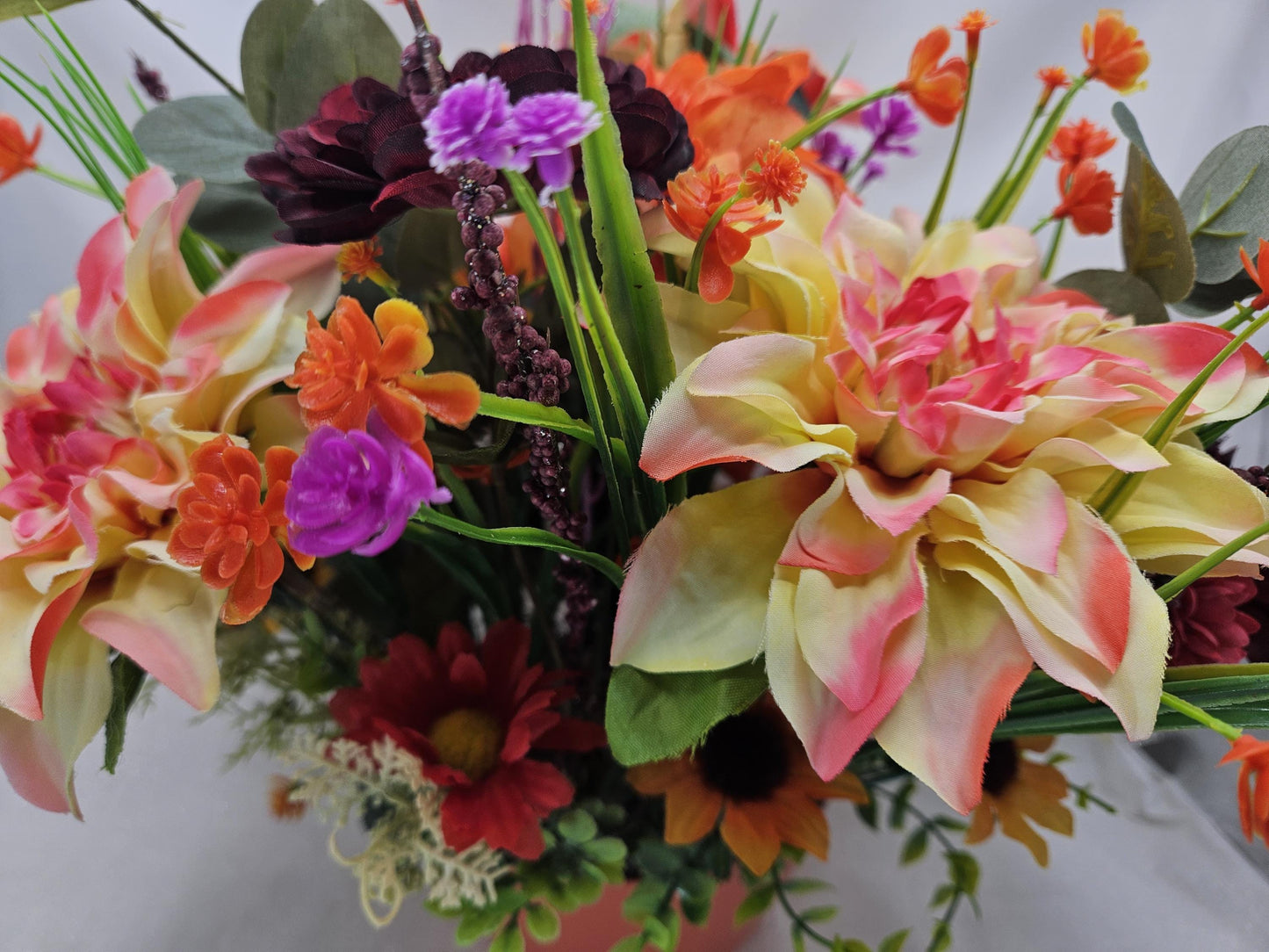 Giraffee Lovers Exquisite/Unique Flower Centerpieces, 2 Options/Modern with Pink Theme/Realistic with Yellows/Dahlias/Daisies/Wildflowers