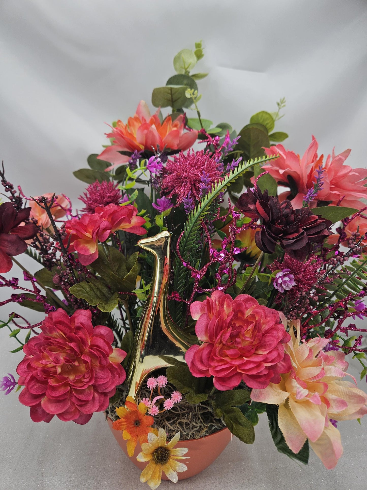Giraffee Lovers Exquisite/Unique Flower Centerpieces, 2 Options/Modern with Pink Theme/Realistic with Yellows/Dahlias/Daisies/Wildflowers