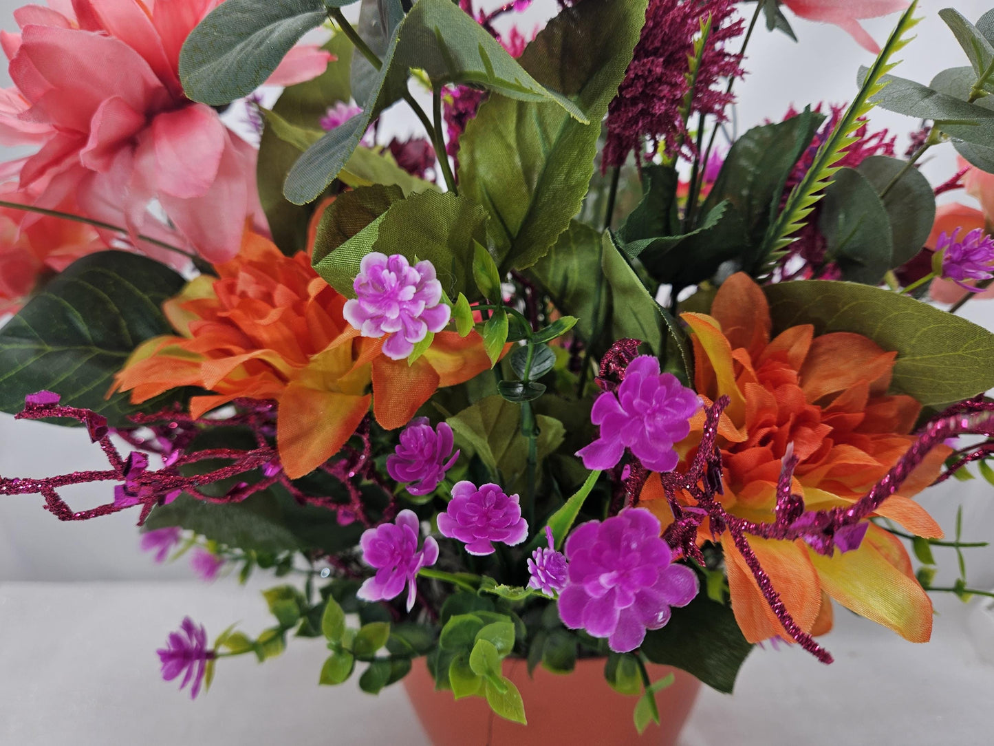 Giraffee Lovers Exquisite/Unique Flower Centerpieces, 2 Options/Modern with Pink Theme/Realistic with Yellows/Dahlias/Daisies/Wildflowers